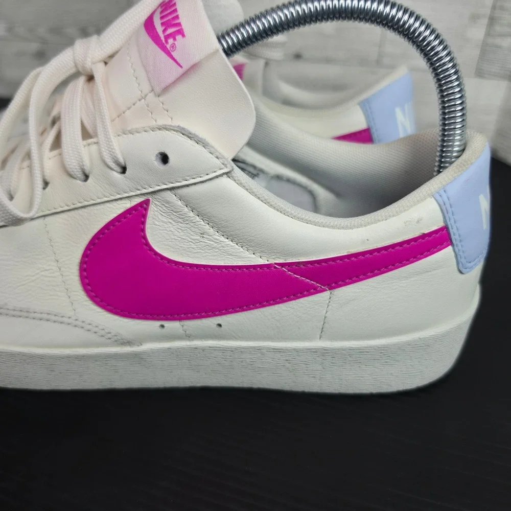 NIKE Blazer Low Fire Pink Sneakers Shoes Women's size 11.5 AV9370-110
